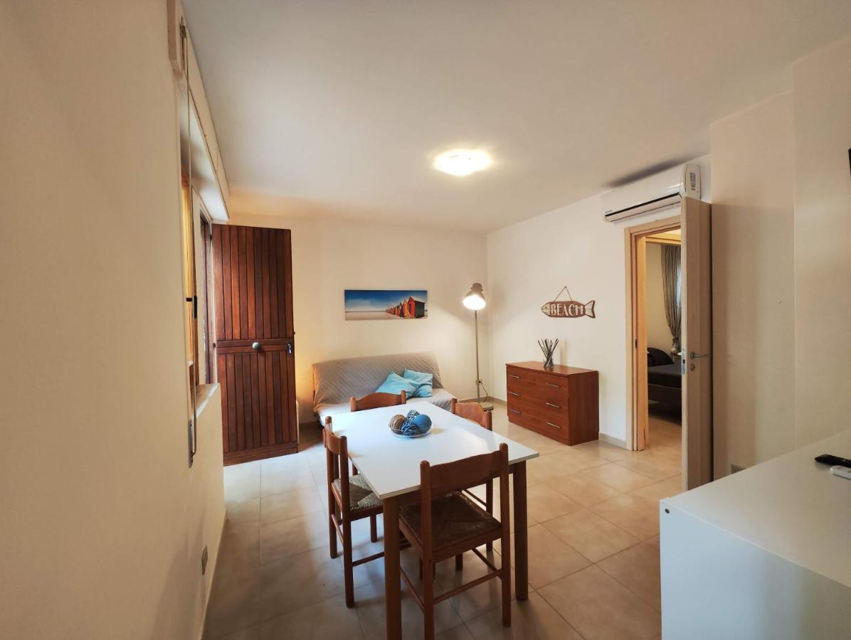 Collins Apartments Castellaneta Marina Eksteriør billede